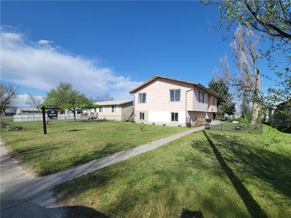 613 N Crook Ave, Hardin, MT 59034
