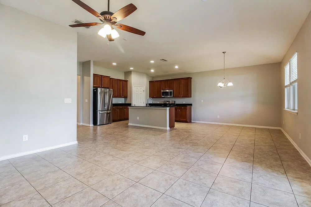 3 bed, 2.0 bath, 1794 sqft, $2,040 — Photo 4