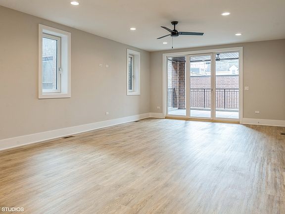 3rd image of 1649 W Irving Park Rd #11390398