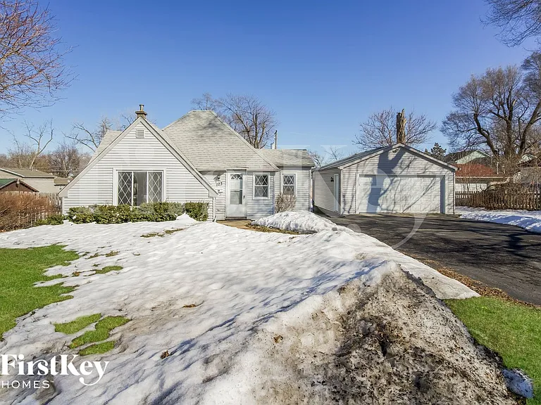 123 Fairlawn Dr — Photo 1