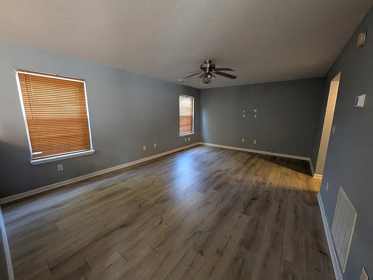 2705 Trailwood Ln — Photo 4
