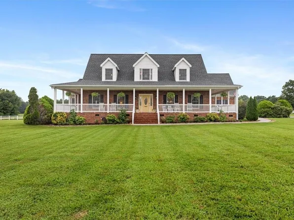 30429 Camp Pkwy, Courtland, VA 23837