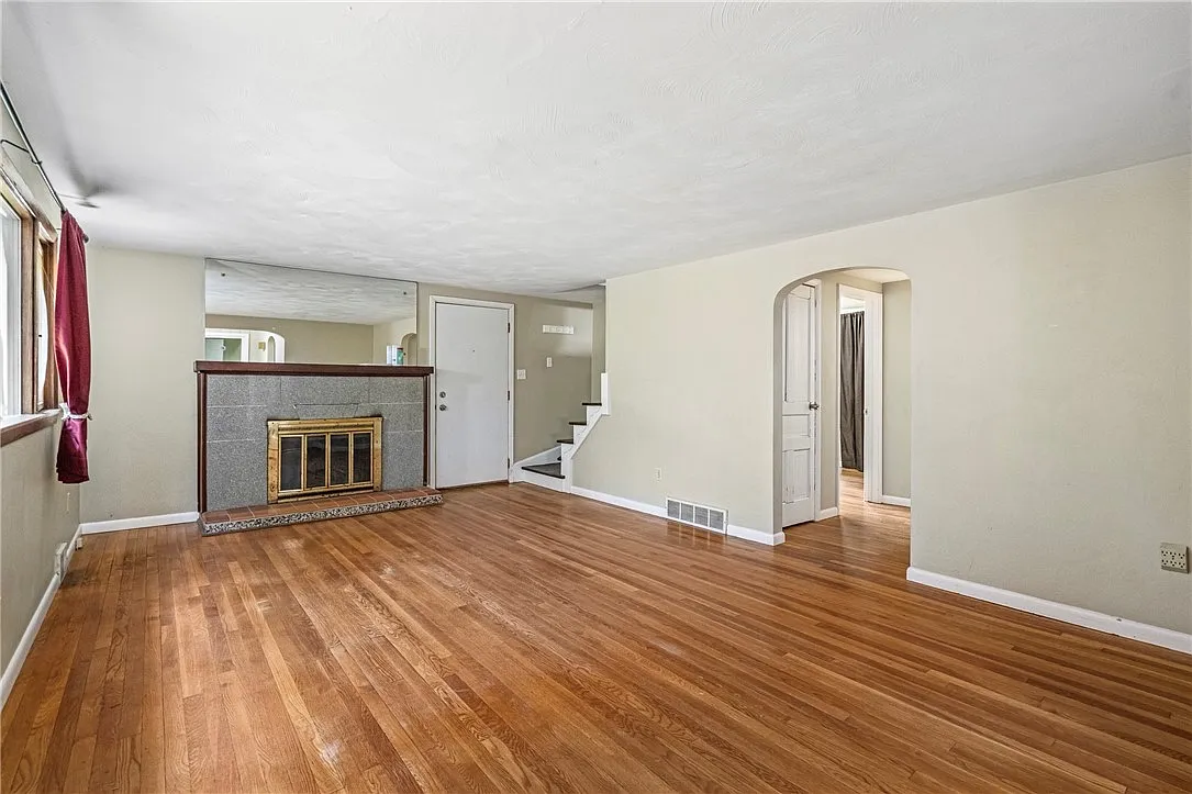 4 bed, 2237 sqft, $2,900 — Photo 2