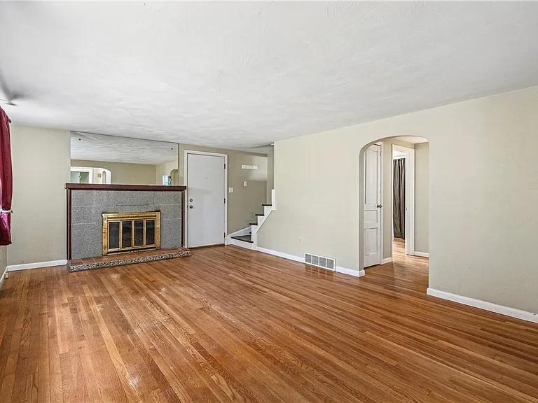 311 Redgate Rd — Photo 2