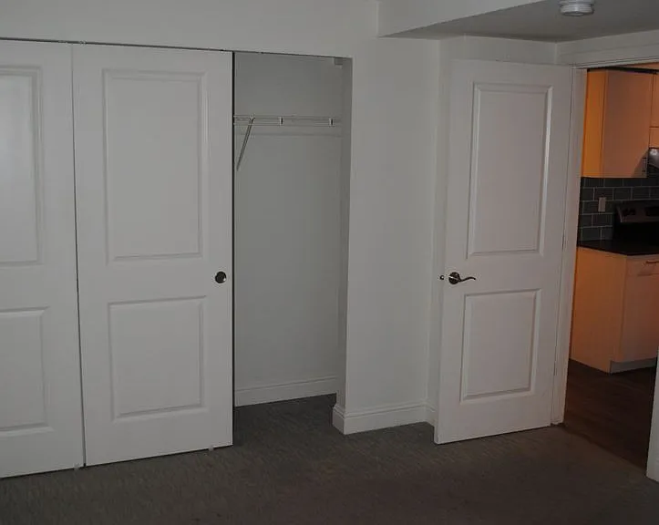 Cameron Apartments — Photo 18