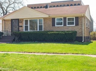 2133 Chase Ave, Des Plaines, IL 60018