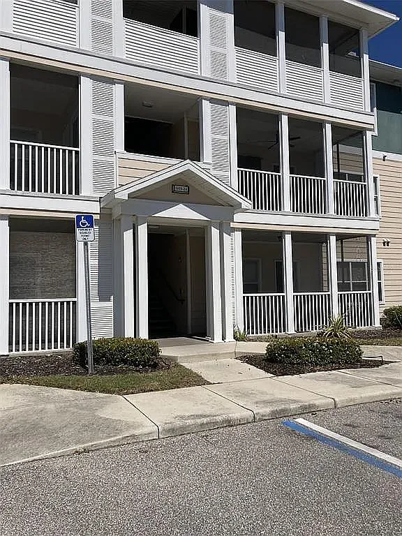 2 bed, 1132 sqft, $1,695 — Photo 1