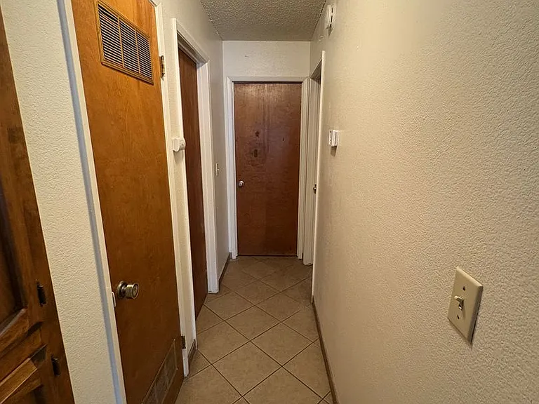 1748 E Laura Ave — Photo 11