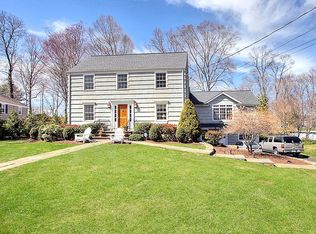 110 Thornhill Rd, Fairfield, CT 06824