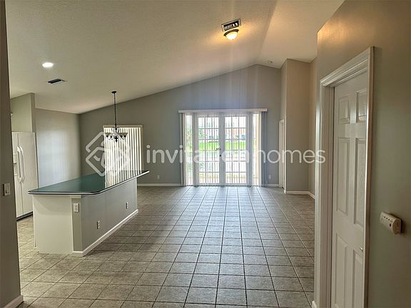 3rd image of 248 Saratoga Blvd E