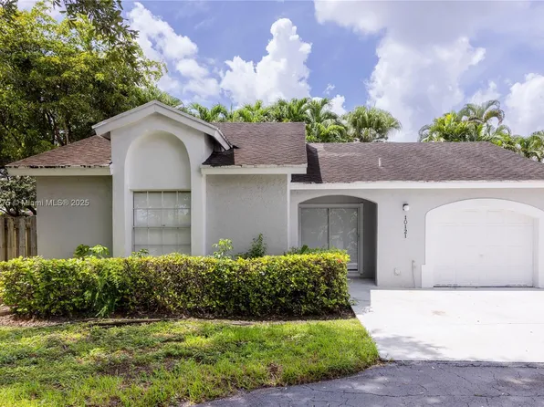 10121 NW 51st Ln, Doral, FL 33178