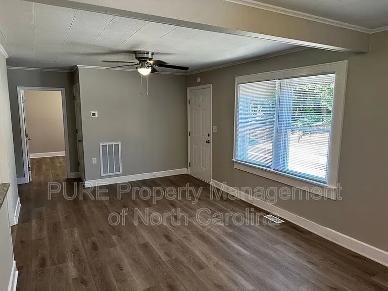 603 Robbins St — Photo 7