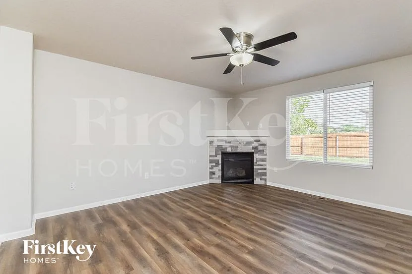 6 bed, 3.5 bath, 2813 sqft, $2,560 — Photo 3