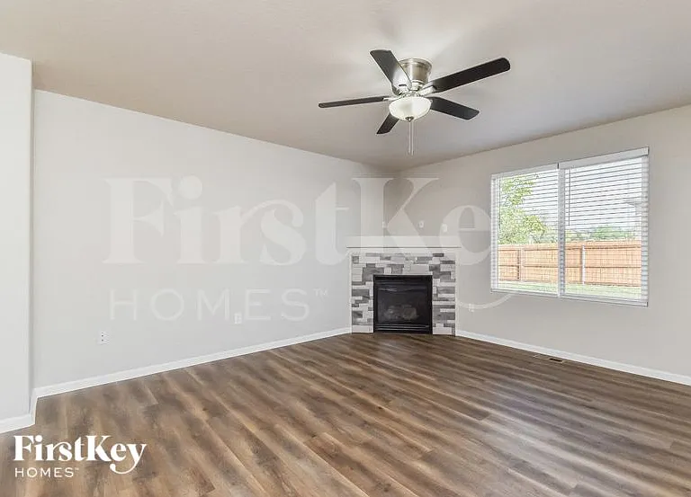 7606 Sistine Ln — Photo 3