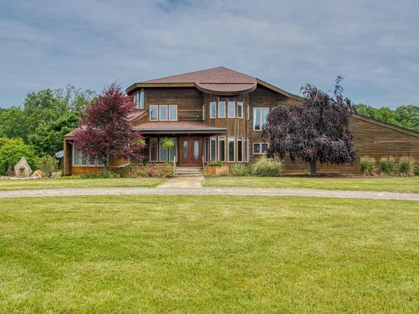 1717 E Hibbard Rd, Owosso, MI 48867