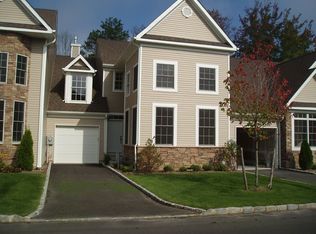 36 Eagle Cir, Bohemia, NY