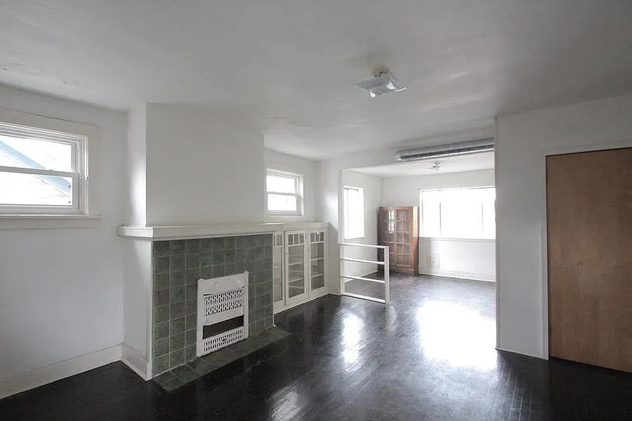 416 Avenue D photo 1