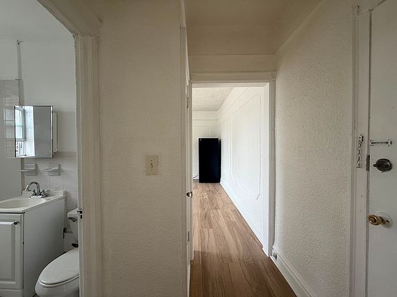 5th image of 34 Kensington Ave #D2