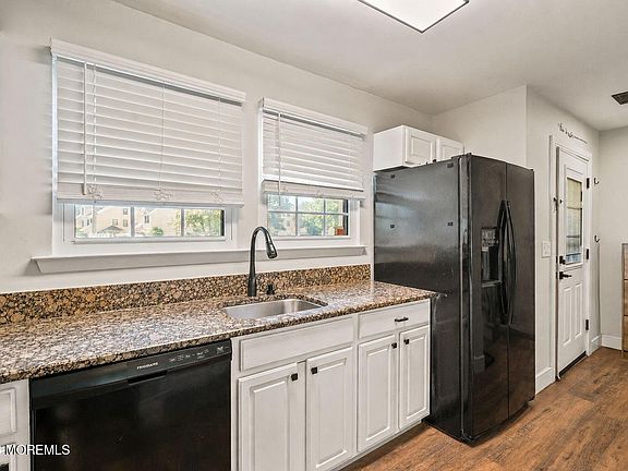 4th image of 401 Wildflower Court