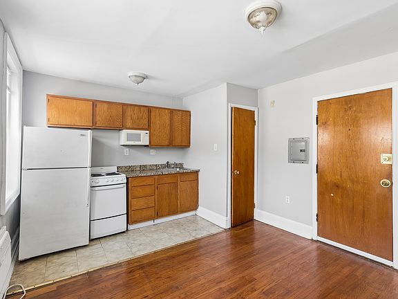 3rd image of 3416 Spring Garden St #C32