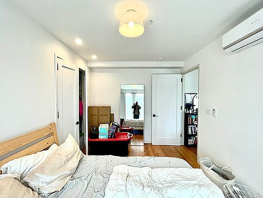 5th image of 589 E New York Ave #6C