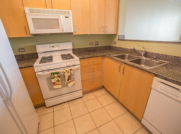 3rd image of 600 N Kingsbury St APT 1008