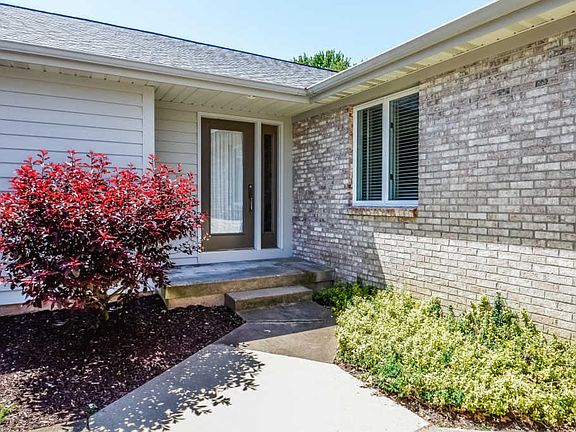 3rd image of 7832 Oakmont Ct NE #35