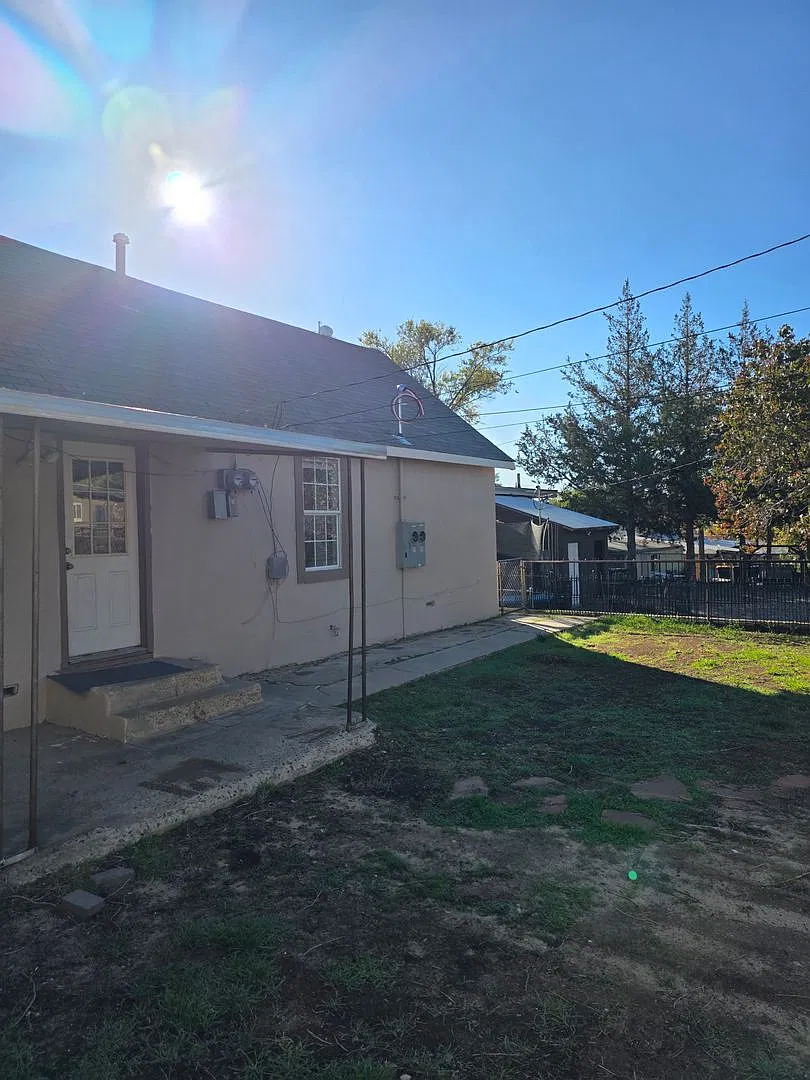 511 N Behrend Ave — Photo 1