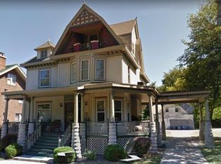 27 Whites Pl APT 1, Bloomington, IL 61701