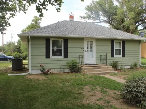 815 E Oliver St, Hastings, NE 68901