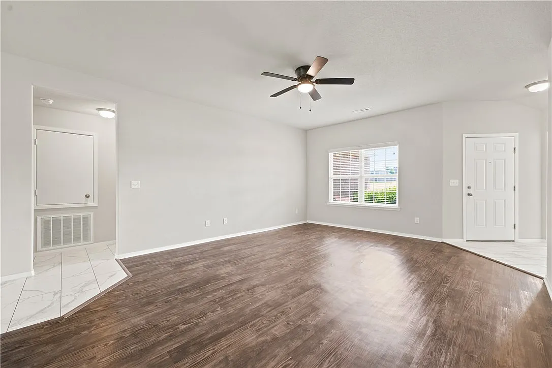 4 bed, 2.0 bath, 1634 sqft, $1,950 — Photo 4