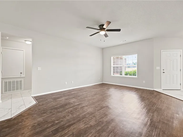 802 SW Green World St — Photo 4
