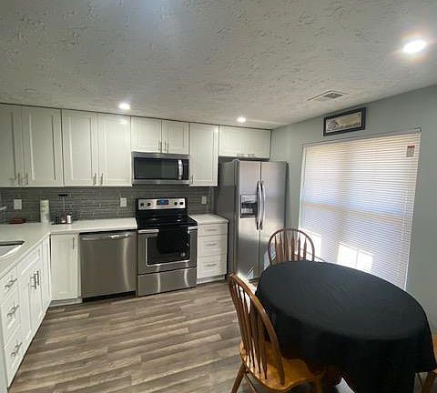 2nd image of 1528 Pin Oak Dr