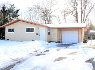 523 Gentle Breeze Ter, Carpentersville, IL