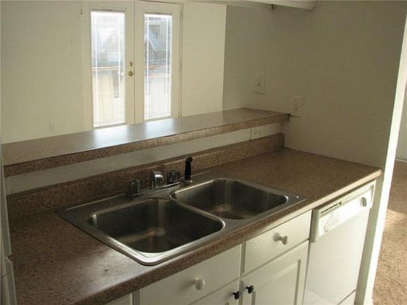 5th image of 3115 Wycliff Ave