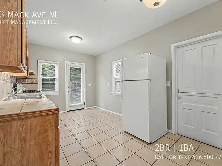 23 Mack Ave NE — Photo 9