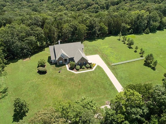 Gorgeous level lot in AAA Rockwood Schools!