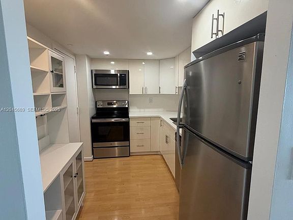 4th image of 2333 Brickell Ave APT 1610