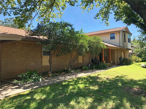 3rd image of 3808 Vickie Dr