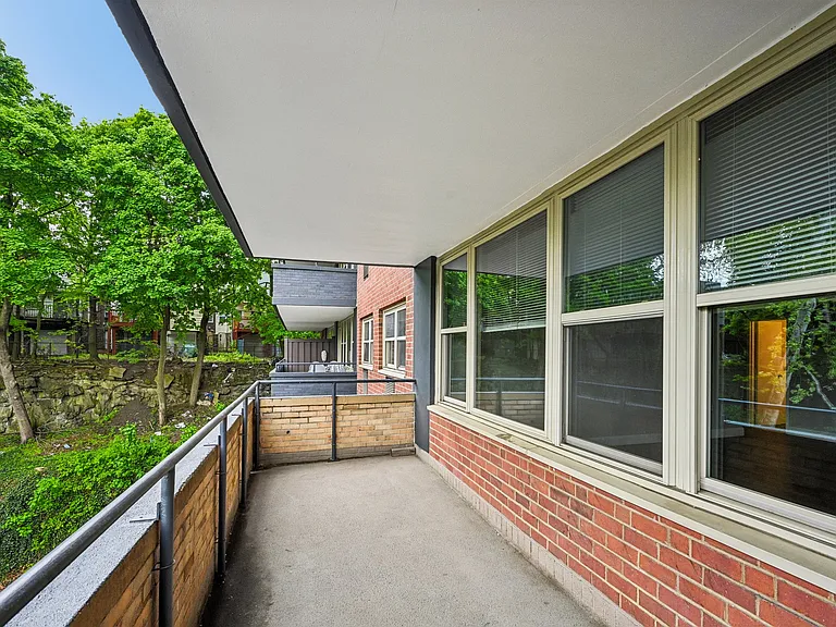 Bryn Mawr Apartments — Photo 23