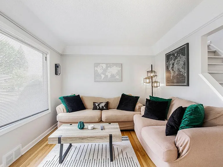 2024 Rowland Ave — Photo 2