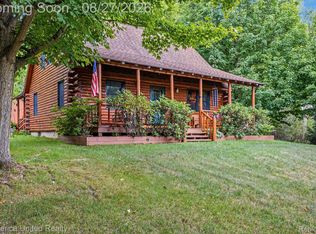10373 Twin Lakes Dr, Otisville, MI 48463