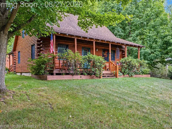 10373 Twin Lakes Dr, Otisville, MI 48463