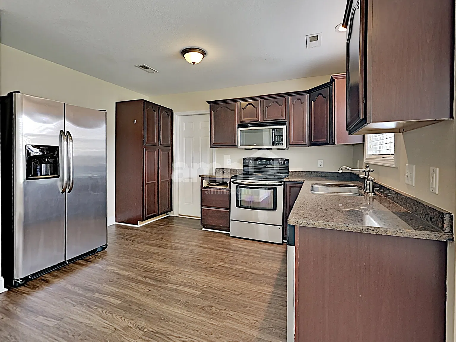 3 bed, 2.5 bath, 2052 sqft, $2,430 — Photo 3