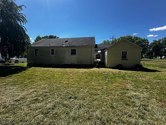 3rd image of 709 Huff Ave
