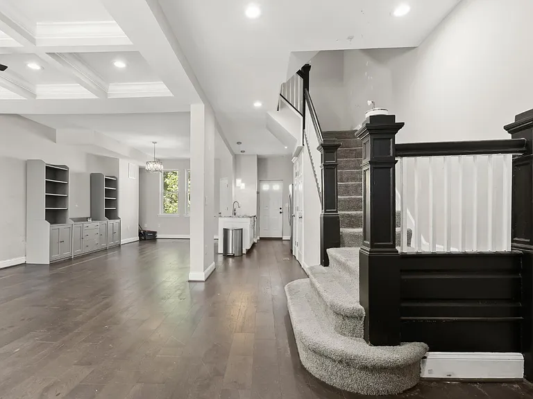 2424 Liberty Heights Ave — Photo 2