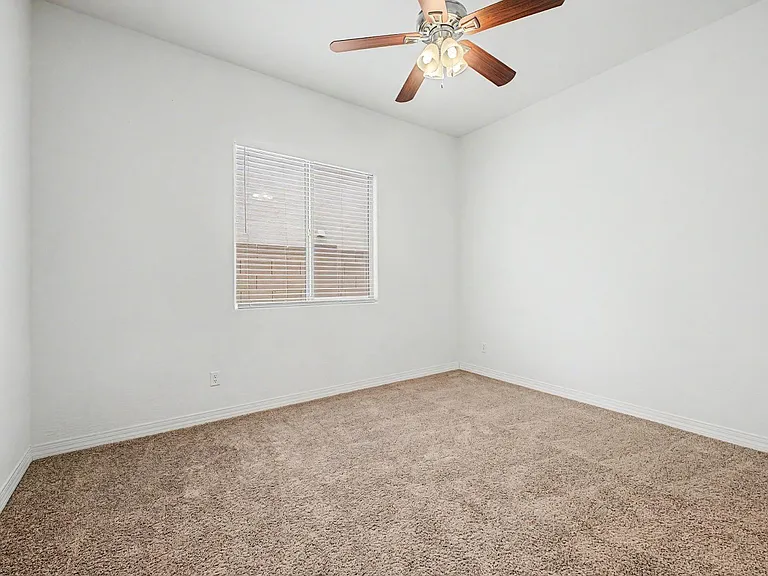 1133 E Buckingham Ave — Photo 20