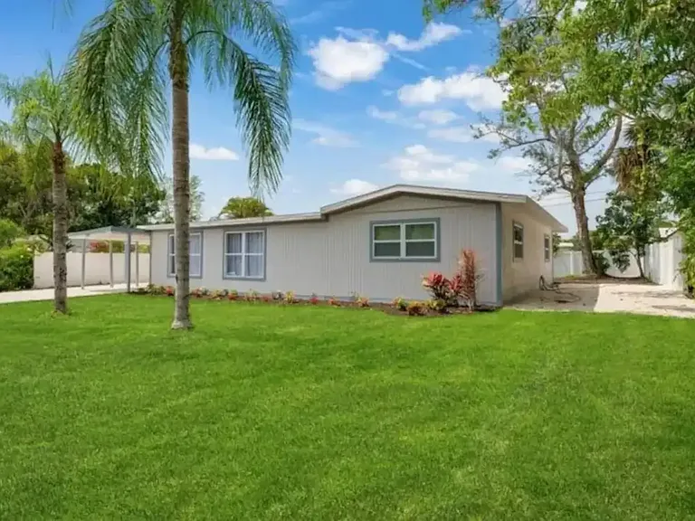 2539 Trinidad St — Photo 35