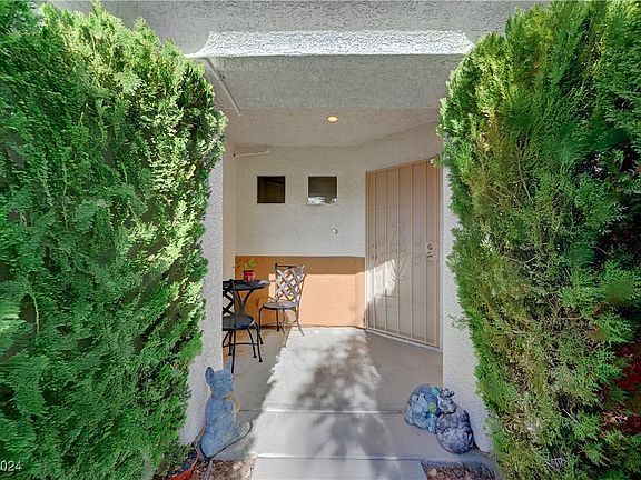 4th image of 3554 Cherbourg Ave