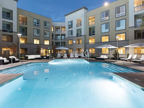 Pool, pool chairs and umbrellas | Apartments in Dublin, CA | Aster Apartments